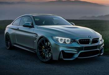 coche deportivo de color gris