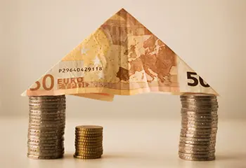 Dos cajeros automáticos para sacar dinero